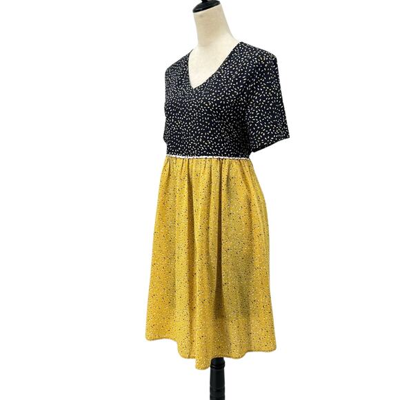 Roolee Navy & Yellow Contrast Print Knee Length Fit & Flare Babydoll Mini Dress - Picture 2 of 11